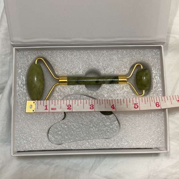 NWT Baimei Skincare Beauty green jade roller & gua sha stone. One size. - Picture 7 of 7